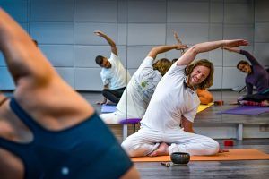 Teach Me Yoga - Dein Yoga Online Portal - Yoga gegen Schmerzen - Schmerzhilfe Yoga